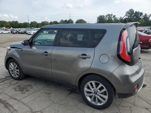 KNDJP3A5XJ7602117 - 2018 KIA SOUL + GRAY photo 2