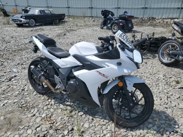 LC6DN11A7J1100202 - 2018 SUZUKI GSX250R WHITE photo 1