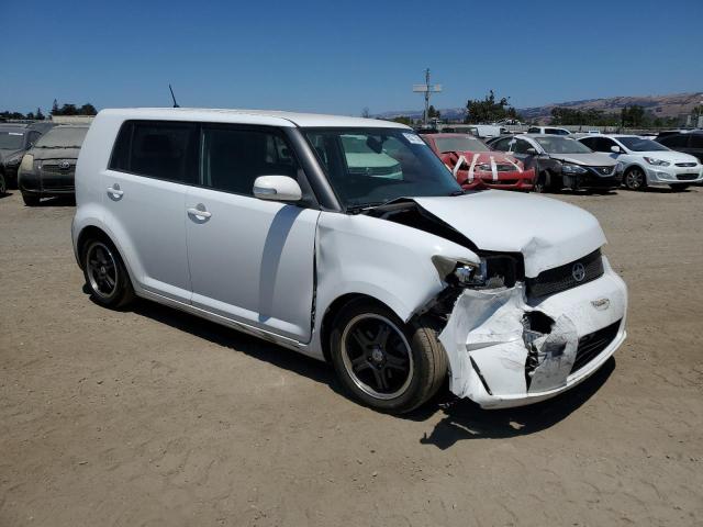 JTLKE50E891086219 - 2009 TOYOTA SCION XB WHITE photo 4