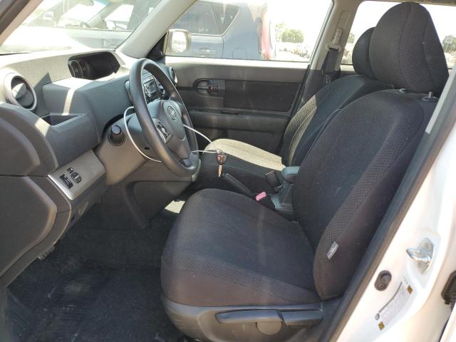 JTLKE50E891086219 - 2009 TOYOTA SCION XB WHITE photo 7