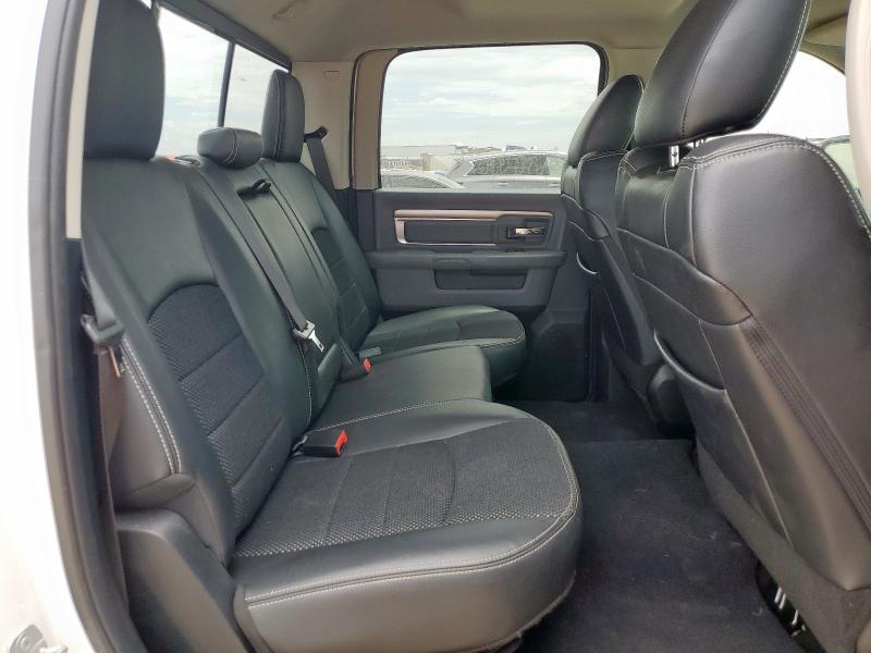 1C6RR6LM9JS249991 - 2018 RAM 1500 SLT Biały zdjęcie 10