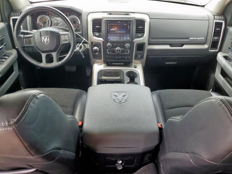 1C6RR6LM9JS249991 - 2018 RAM 1500 SLT Biały zdjęcie 8