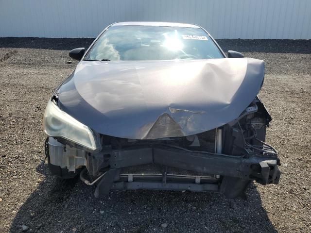 4T1BF1FKXFU484181 - 2015 TOYOTA CAMRY LE 灰色 照片 5
