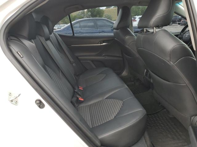 4T1B11HKXJU562270 - 2018 TOYOTA CAMRY L WHITE photo 10