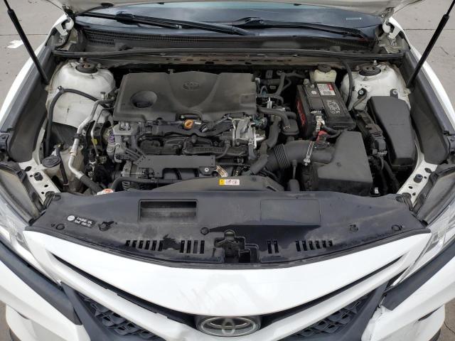 4T1B11HKXJU562270 - 2018 TOYOTA CAMRY L WHITE photo 11