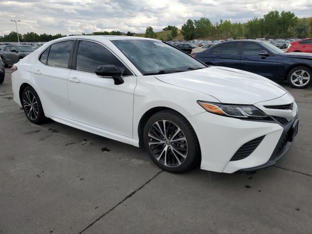 4T1B11HKXJU562270 - 2018 TOYOTA CAMRY L WHITE photo 4