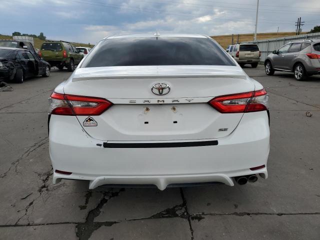 4T1B11HKXJU562270 - 2018 TOYOTA CAMRY L WHITE photo 6