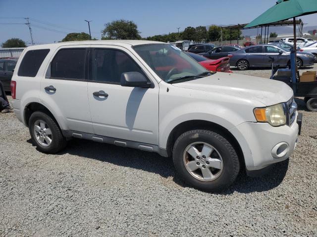 1FMCU02799KA14312 - 2009 FORD ESCAPE XLS WHITE photo 4