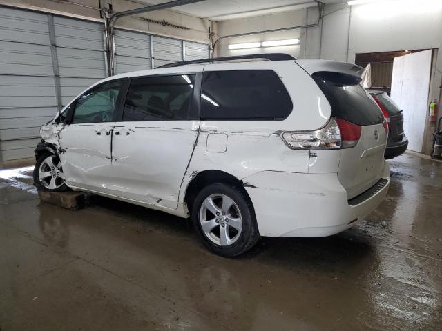 5TDKK3DC8CS204054 - 2012 TOYOTA SIENNA LE WHITE photo 2