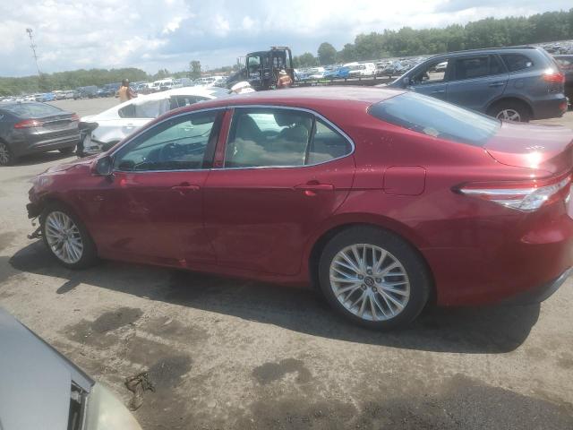 4T1B11HK7JU553929 - 2018 TOYOTA CAMRY L RED photo 2