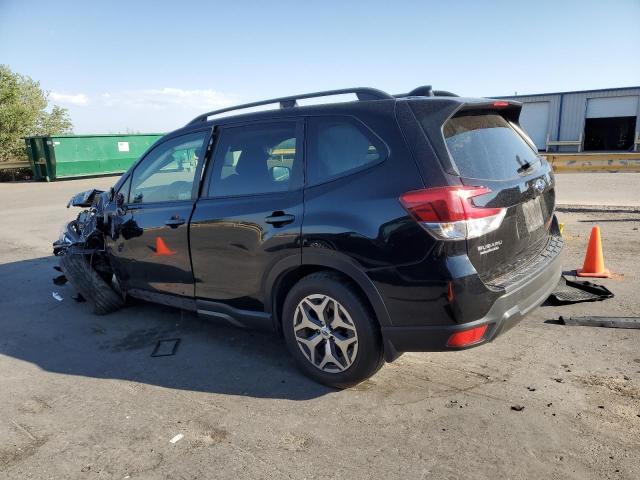 JF2SKAJC7MH448584 - 2021 SUBARU FORESTER PREMIUM BLACK photo 2