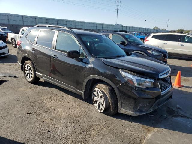 JF2SKAJC7MH448584 - 2021 SUBARU FORESTER PREMIUM BLACK photo 4