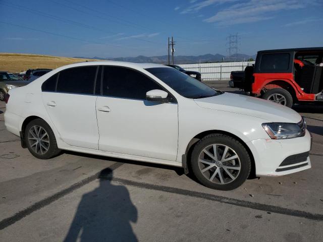 3VWDB7AJ4HM384429 - 2017 VOLKSWAGEN JETTA SE WHITE photo 4