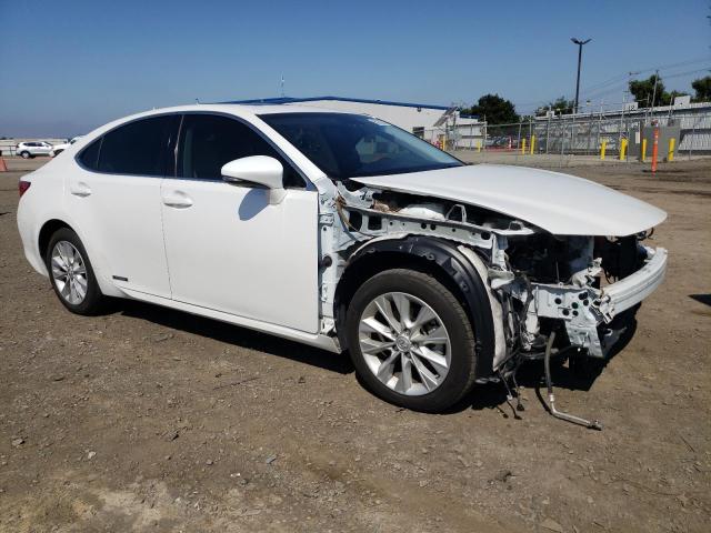 JTHBW1GG3E2072515 - 2014 LEXUS ES 300H WHITE photo 4