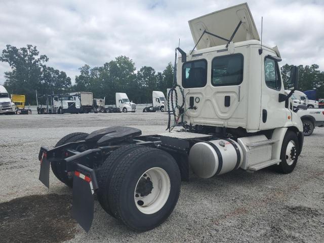 3AKBGADV0HSJH7862 - 2017 FREIGHTLINER CASCADIA 1 WHITE photo 4