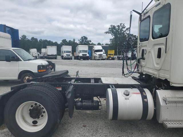 3AKBGADV0HSJH7862 - 2017 FREIGHTLINER CASCADIA 1 WHITE photo 6