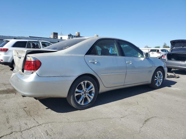 4T1BE32K35U099130 - 2005 TOYOTA CAMRY LE SILVER photo 3