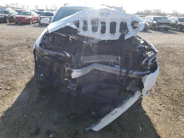 1C4PJMLB6KD212686 - 2019 JEEP CHEROKEE LATITUDE PLUS WHITE photo 9