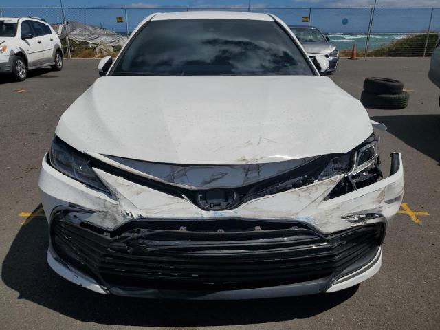 4T1C11AK3PU110779 - 2023 TOYOTA CAMRY LE WHITE photo 5
