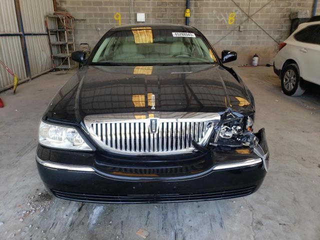 1LNHM81W64Y682748 - 2004 LINCOLN TOWN CAR EXECUTIVE BLACK photo 5