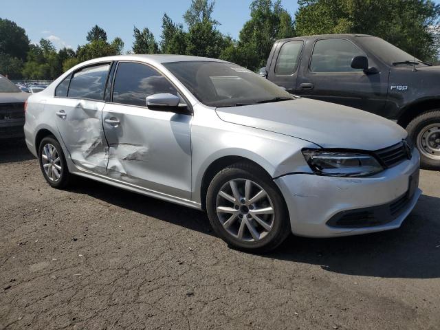 3VWDZ7AJ7BM386033 - 2011 VOLKSWAGEN JETTA SE 银色 照片 4