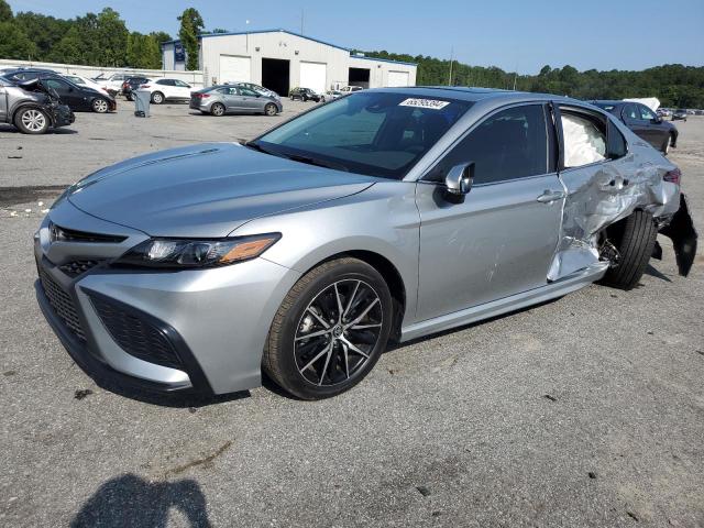 4T1T11AK7PU830506 - 2023 TOYOTA CAMRY SE NIGHT SHADE SILVER photo 1