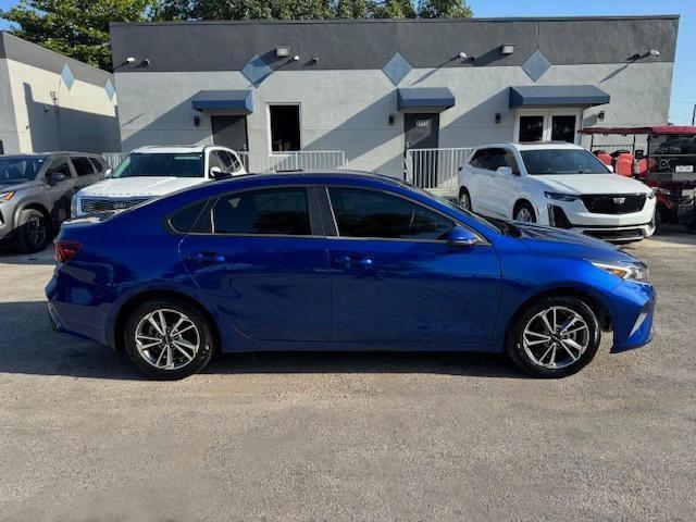 3KPF24AD4NE464503 - 2022 KIA FORTE FE BLUE photo 13