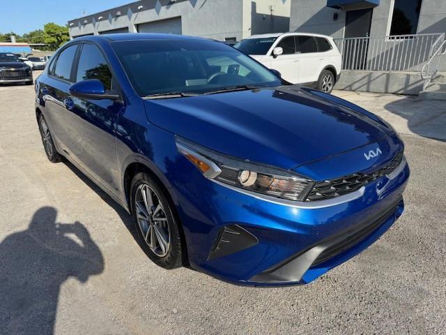 3KPF24AD4NE464503 - 2022 KIA FORTE FE BLUE photo 4