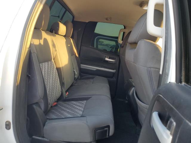 5TFUW5F17JX739274 - 2018 TOYOTA TUNDRA DOUBLE CAB SR/SR5 WHITE photo 10