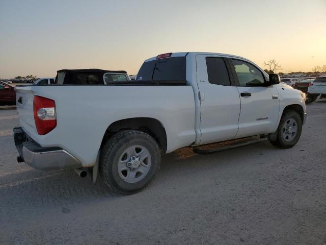 5TFUW5F17JX739274 - 2018 TOYOTA TUNDRA DOUBLE CAB SR/SR5 WHITE photo 3
