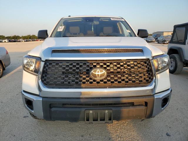 5TFUW5F17JX739274 - 2018 TOYOTA TUNDRA DOUBLE CAB SR/SR5 WHITE photo 5