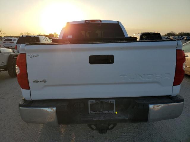 5TFUW5F17JX739274 - 2018 TOYOTA TUNDRA DOUBLE CAB SR/SR5 WHITE photo 6