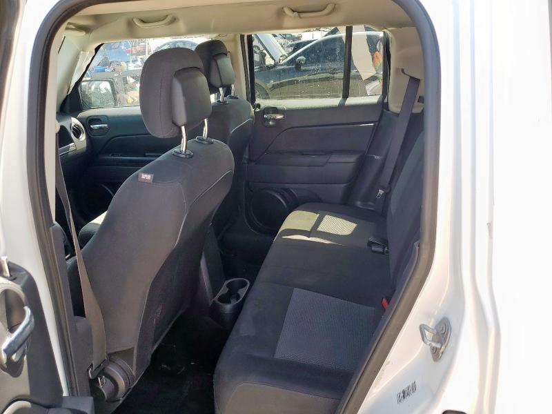 1C4NJRBB5GD670636 - 2016 JEEP PATRIOT SPORT WHITE photo 11