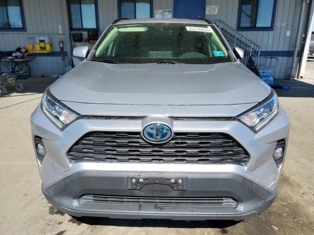 JTMR6RFV4MD020845 - 2021 TOYOTA RAV4 XLE SILVER photo 5