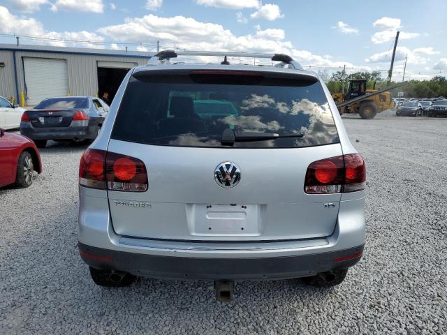 WVGFK7A91AD001173 - 2010 VOLKSWAGEN TOUAREG TDI SILVER photo 6