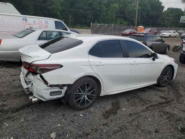 4T1G11AKXRU194796 - 2024 TOYOTA CAMRY SE NIGHT SHADE WHITE photo 3