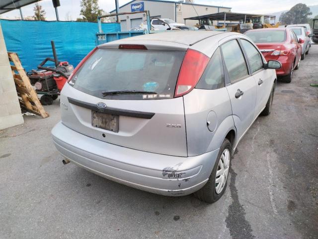 1FAFP37N76W169419 - 2006 FORD FOCUS ZX5 SILVER photo 4