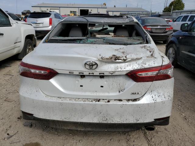 4T1B11HK9JU016401 - 2018 TOYOTA CAMRY L WHITE photo 12