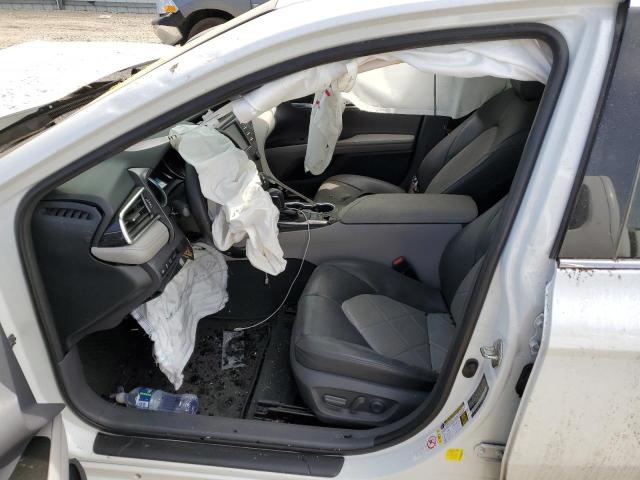 4T1B11HK9JU016401 - 2018 TOYOTA CAMRY L WHITE photo 13