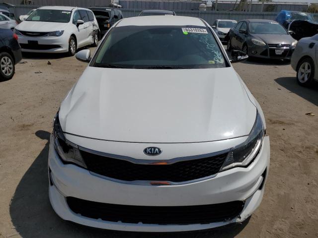 5XXGT4L30HG153796 - 2017 KIA OPTIMA LX WHITE photo 5