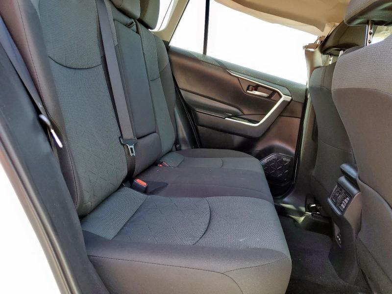 2T3W1RFV5RC292379 - 2024 TOYOTA RAV4 XLE WHITE photo 11