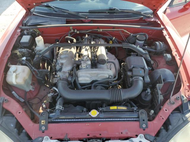 JM1NB353840400768 - 2004 MAZDA MX-5 MIATA BASE RED photo 11
