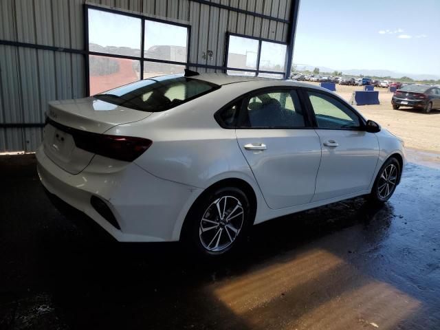 3KPF24AD0NE464658 - 2022 KIA FORTE FE WHITE photo 3