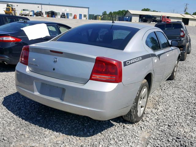 2B3KA43RX8H212887 - 2008 DODGE CHARGER SILVER photo 4