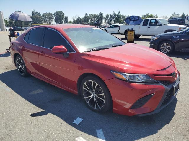 4T1G11AK1LU304626 - 2020 TOYOTA CAMRY SE RED photo 4