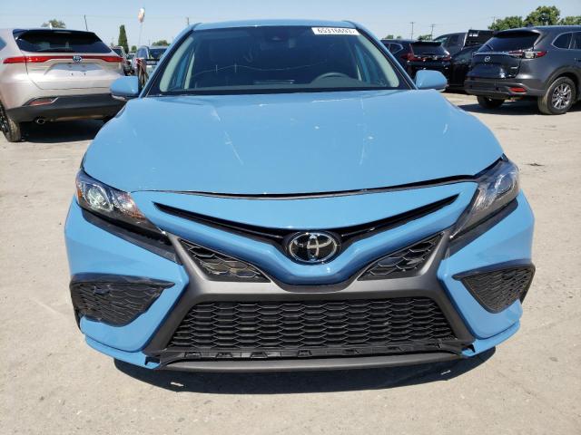 4T1G11AKXPU116404 - 2023 TOYOTA CAMRY SE NIGHT SHADE BLUE photo 5