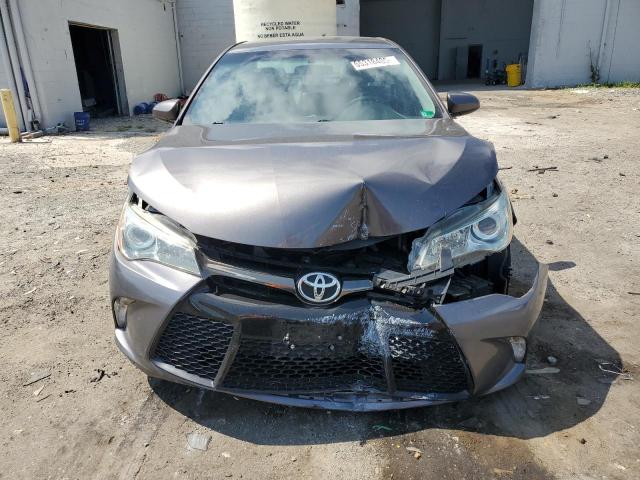4T1BF1FK7FU013590 - 2015 TOYOTA CAMRY LE GRAY photo 5