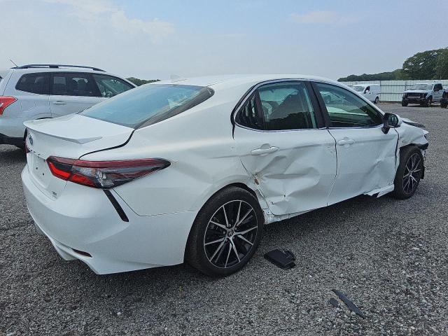 4T1G11BK3RU130646 - 2024 TOYOTA CAMRY SE NIGHT SHADE WHITE photo 3