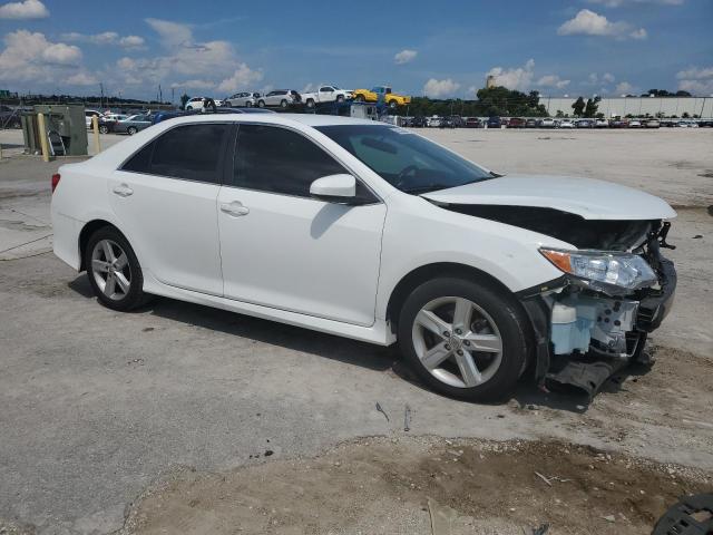 4T1BF1FK6EU775890 - 2014 TOYOTA CAMRY L WHITE photo 4