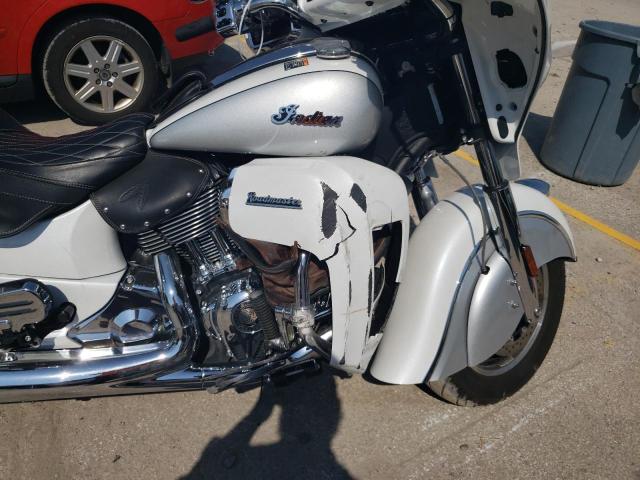 56KTRAAA0K3370733 - 2019 INDIAN MOTORCYCLE CO. ROADMASTER WHITE photo 7